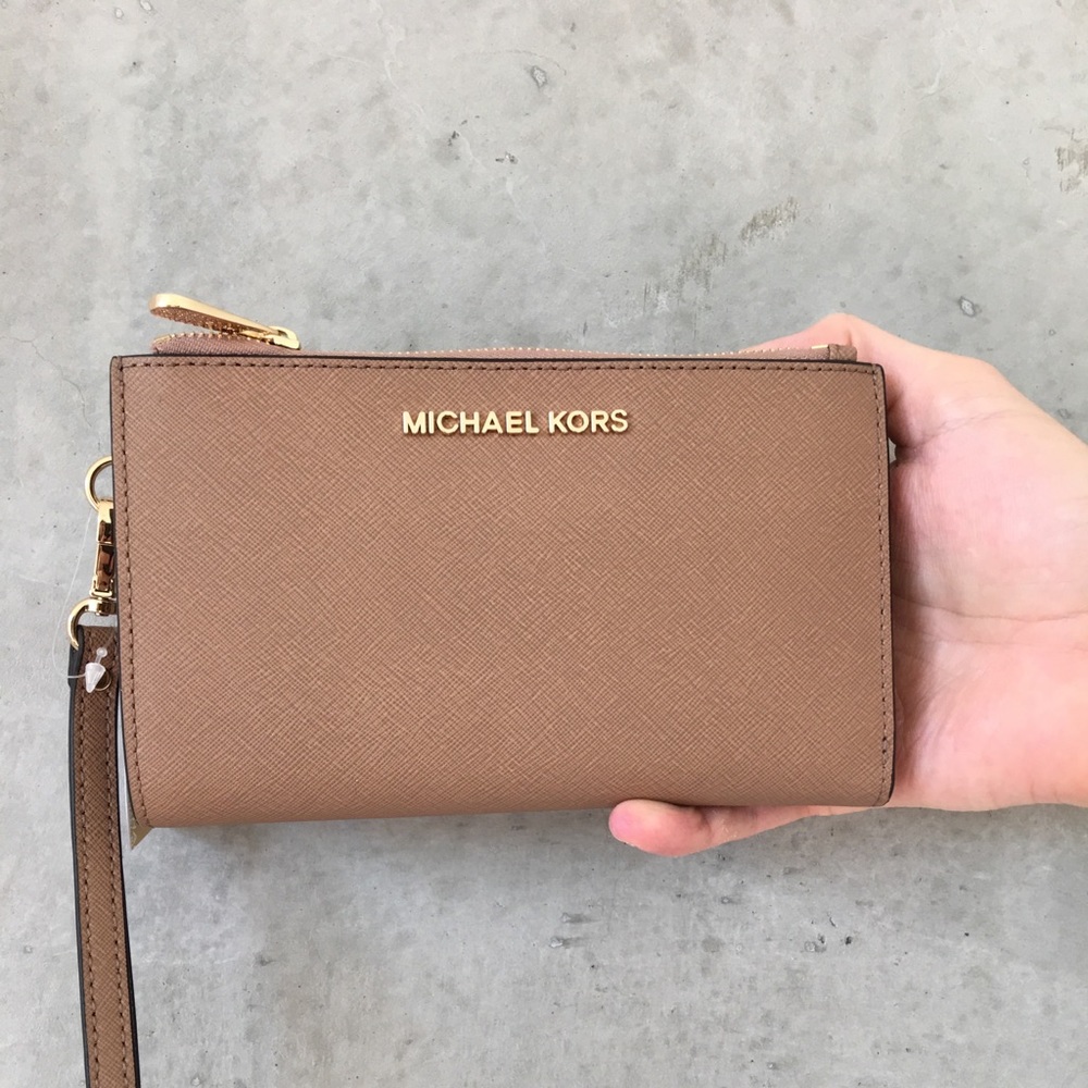 Michael Kors Wristlet Wallet MINT CONDITION